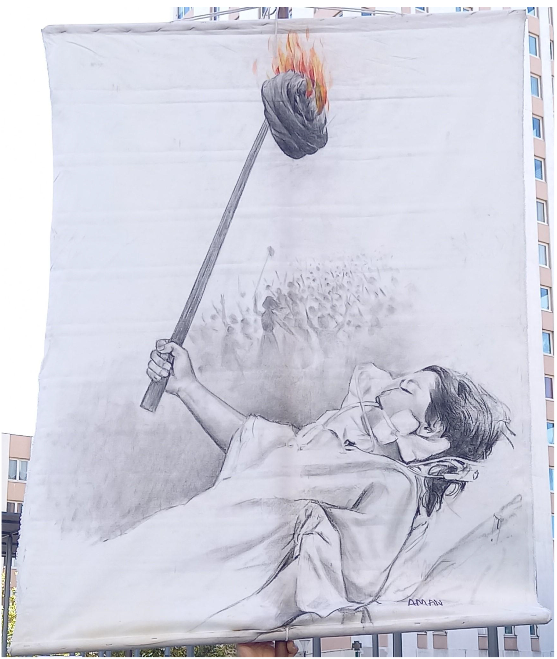 Place des victoires à Paris le 9 octobre 2022, un manifestant brandit un dessin représentant Mahsa Amini sur son lit d’hôpital tenant en main un bâton au bout duquel brûle un turban semblable à ceux portés par les ayatollahs du régime iranien. 