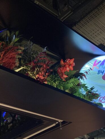 Plaque du stand Kaz’La par New Soul Food au sein du food-market Boom Boom Villette. ©Cintia Nabi Cabral