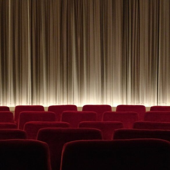 After the COVID-19, cinemas remain key places to discover or rediscover classic films. © Sabina Lange | Pixabay